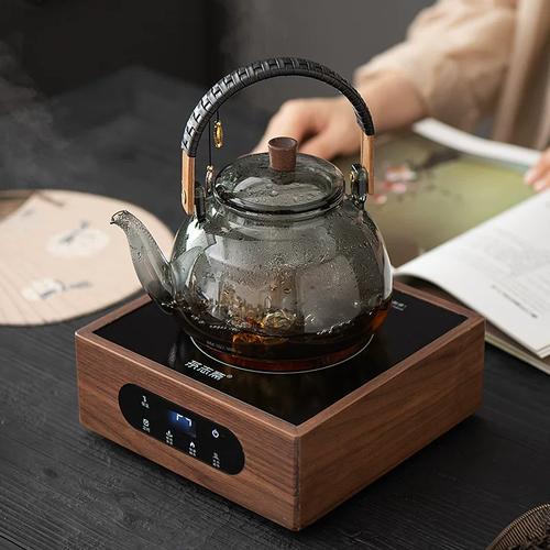 围炉煮茶新宠 胡桃木电陶炉与玻璃烧水壶的雅致养生之道